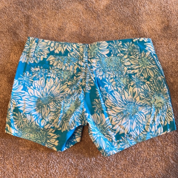 Lilly Pulitzer Callahan Shorts - Picture 2 of 3